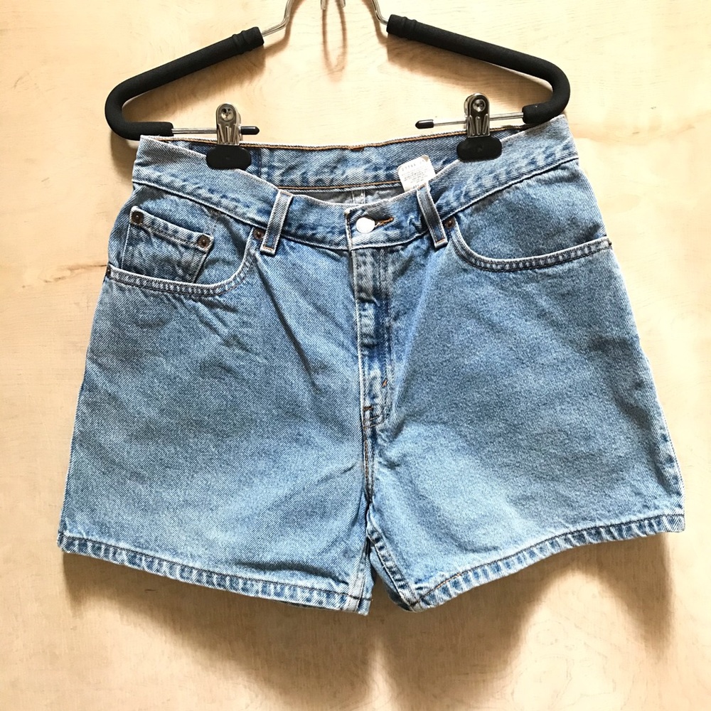 Vtg Levi’s Mid Rise Shorts